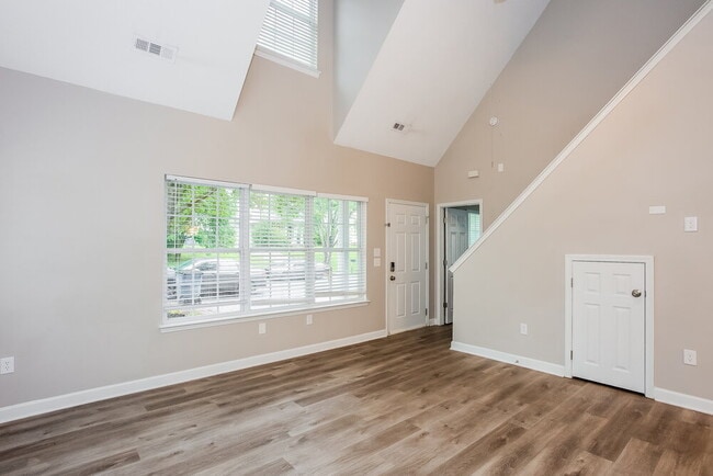 Photo - 711 Continental Dr