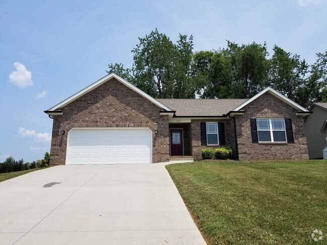 Building Photo - Maryville, 3 bedroom, 2 bath home minutes ...