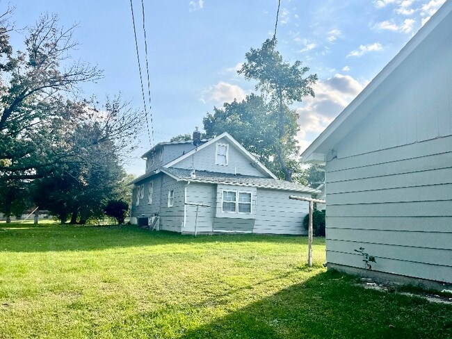 1021 Keokuk St Unit Up