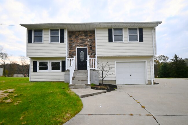 Building Photo - 615 Concord Rd