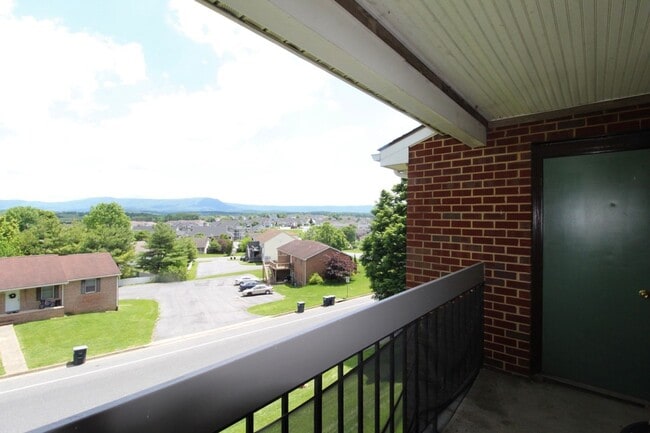 Photo - Fun and Stylish Living at Madison Manor! Top-Floor Condo with Vaulted Ceilings and Skylights