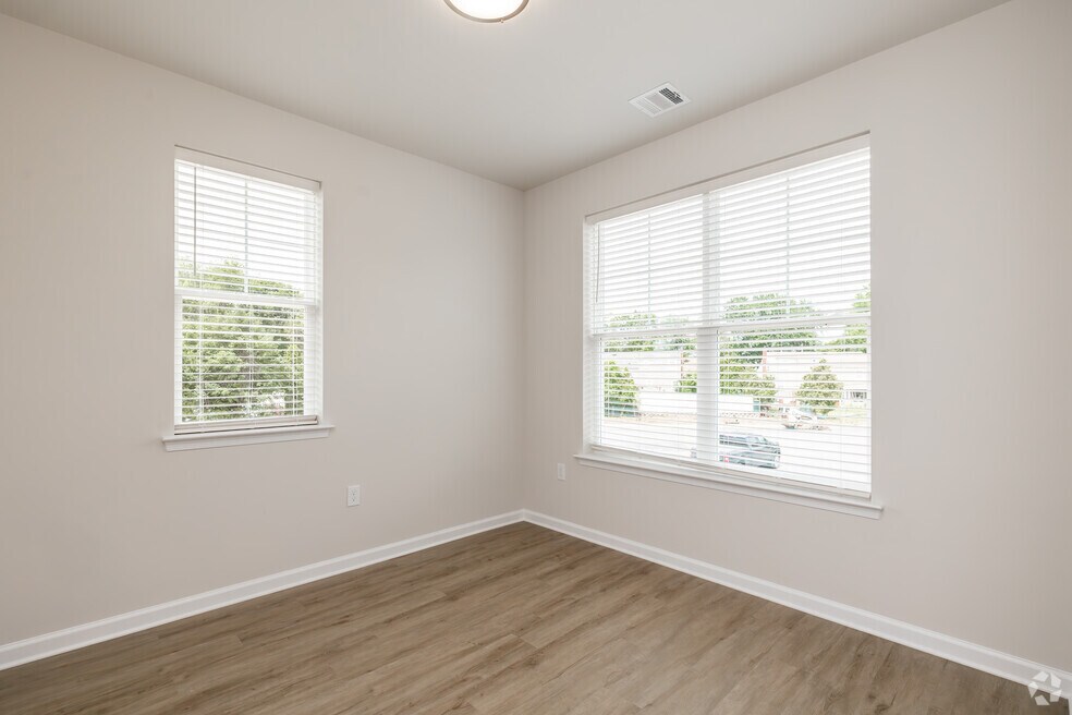 1BR, 1BA w/Den - 947SF - Den