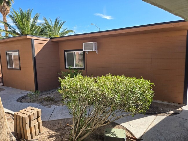 Photo - 730 Helmhill Ave