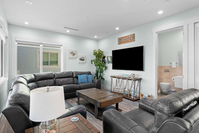 Photo - 811 104th St Unidad ID1325586P