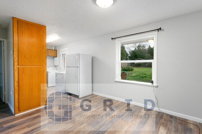 Photo - Spacious One Bedroom for Rent with Huge Backyard!