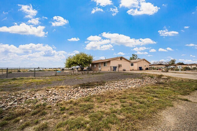 Photo - UPDATED 2bed 1bath duplex with fenced yard, WASHER + DRYER