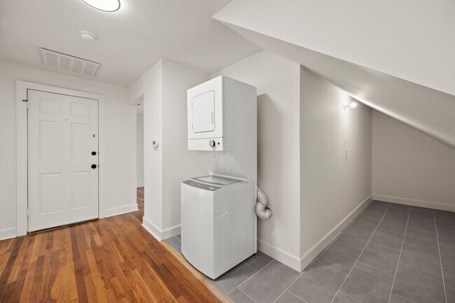 Photo - 1407 Clover St