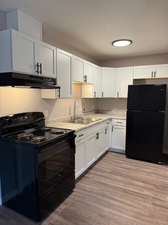 Building Photo - 906 Caledonia St Rental