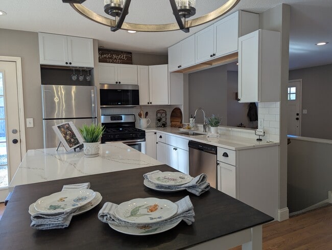 Photo - 3348 Upper 149th St W