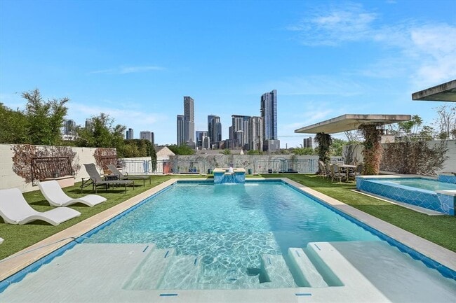 Building Photo - 504 Sunny Ln