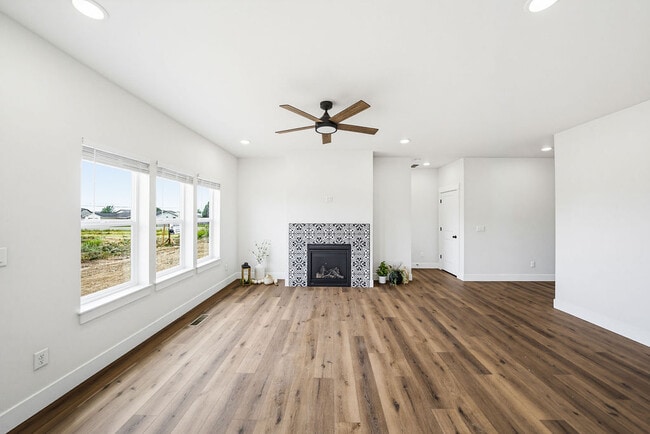 Photo - 485 E River Rd