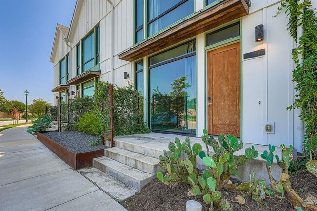 Photo - 2513 Philomena St