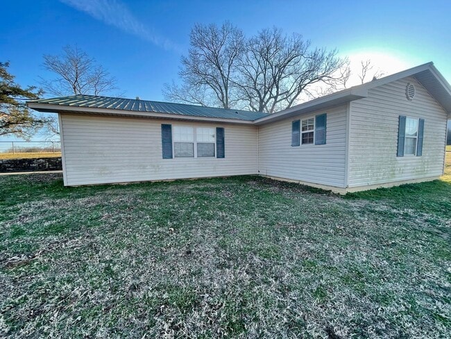 Photo - 3/2 on 5 Acres!