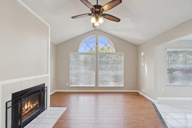 Photo - 682 Youngstown Pky Unidad 328