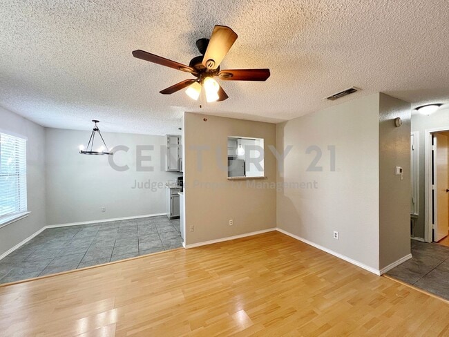 Building Photo - Tastefully Updated 2/1 in Aledo ISD For Rent!