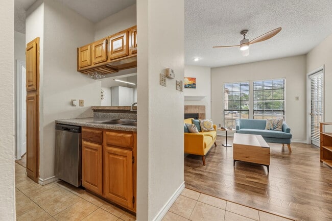 Kitchen/living room - 3001 Cedar St Unit 112