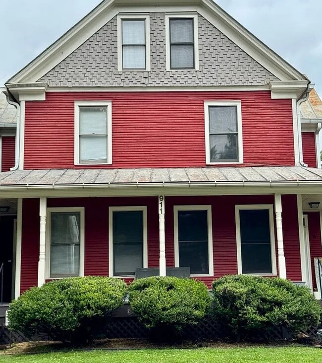 Photo - 911 Campbell Ave SW Unidad 3 Bed/1 Bath Apartment