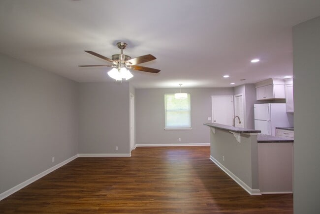 Photo - 3 Bedroom 1.5 Bath House w/Large Yard- Easy access to OHB and Nolensville Pk $2200