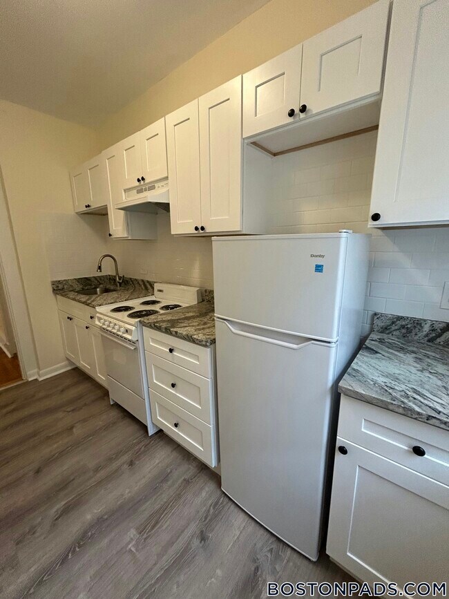Building Photo - 1315 Commonwealth Ave Rental