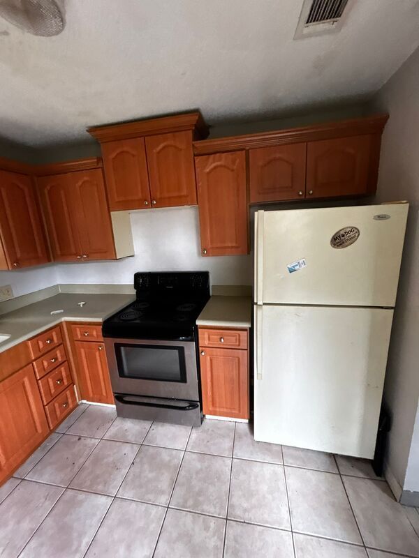 Photo - 2055 Eaton St