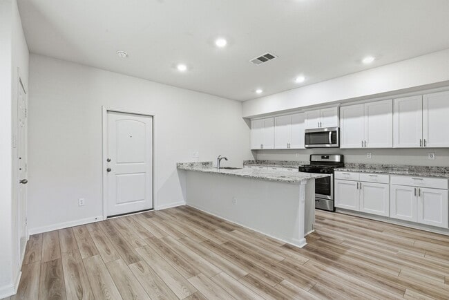 402 Marsh Ln