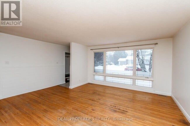 Photo - 103 Sherwood St