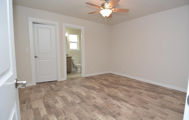 Photo - 524-526 NE Clover Ave Unit CHRZ526