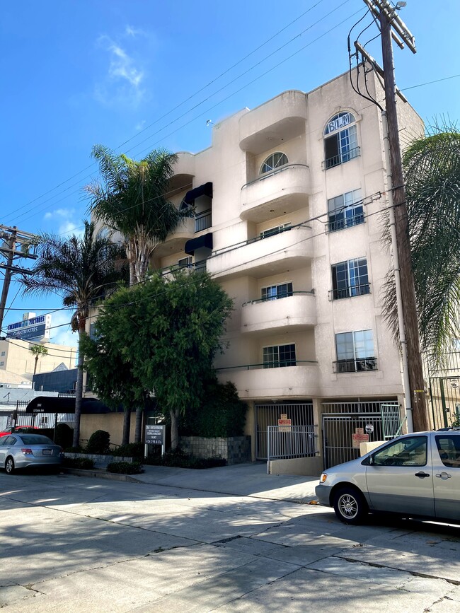 3861 Vinton Ave Unit 305