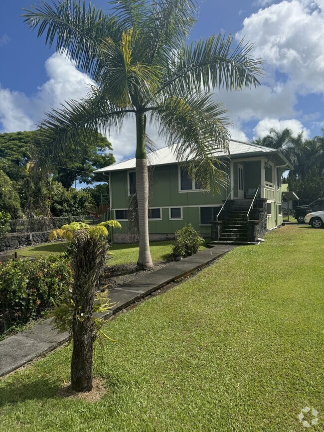 Building Photo - Charming Plantation-Style Home in Hilo