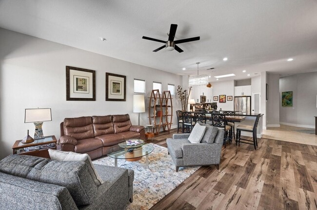105 N Kavenish Dr
