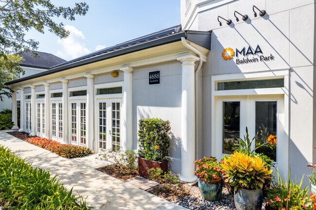 4688 New Broad St Orlando, FL 32814-6047