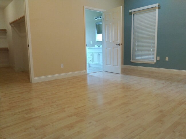 Photo - 300 Veterans Ln