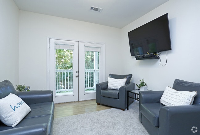 2BR, 2BA - 1027sf Brighton (Elevation)- Living Area