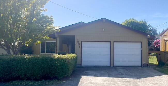 Building Photo - 1555 6th St Rental