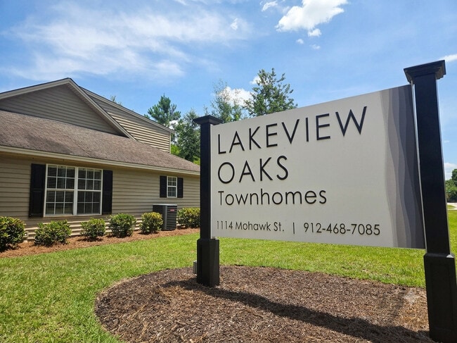 Building Photo - Lakeview Oaks