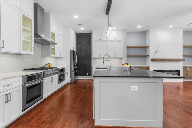 Photo - 4215 Lillian St