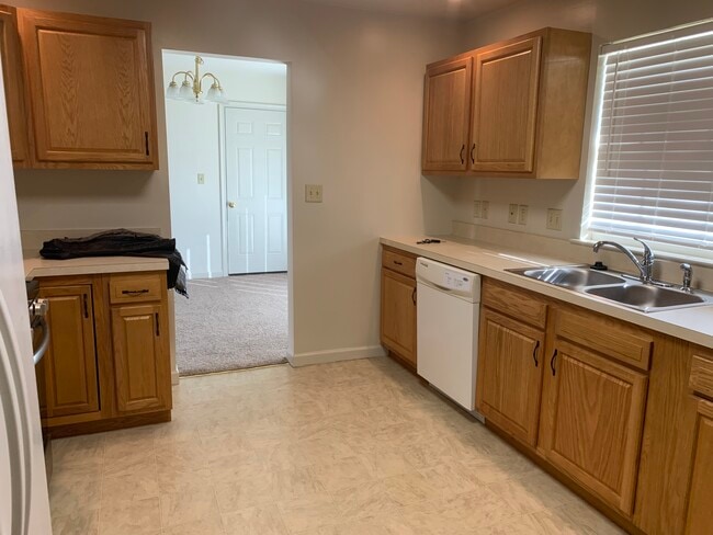 Kitchen - 67 Brightwood Dr