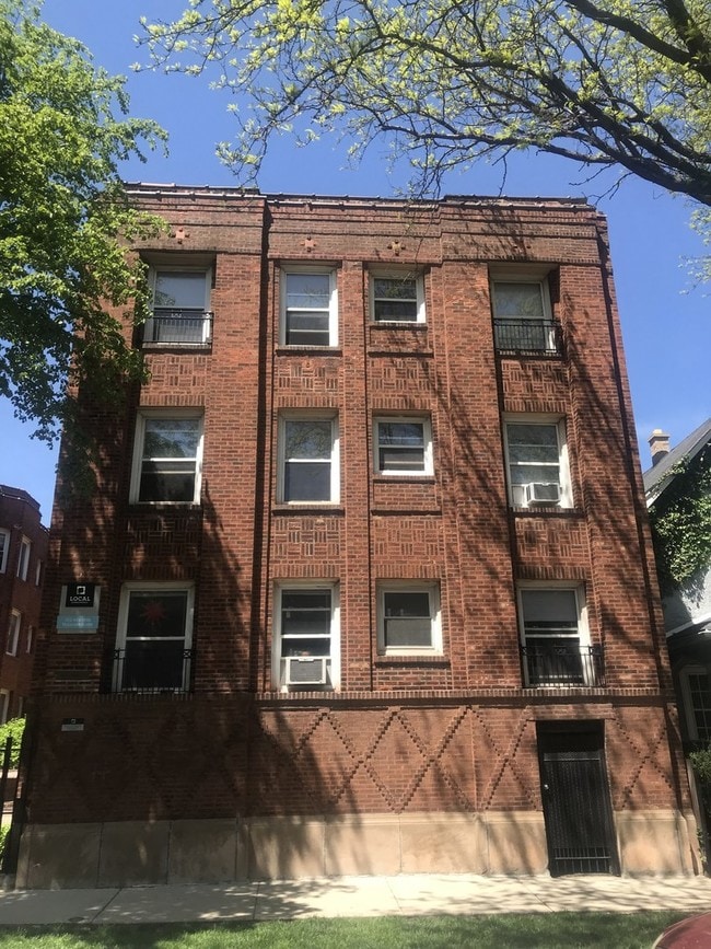 Building Photo - 1354 W Argyle St Unit 1N