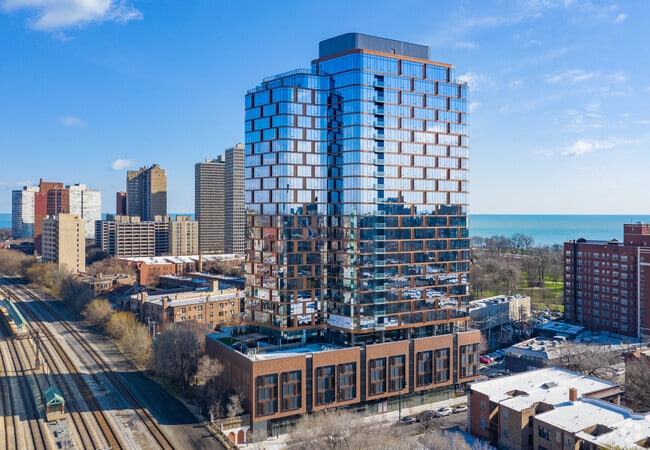 Building Photo - 5252