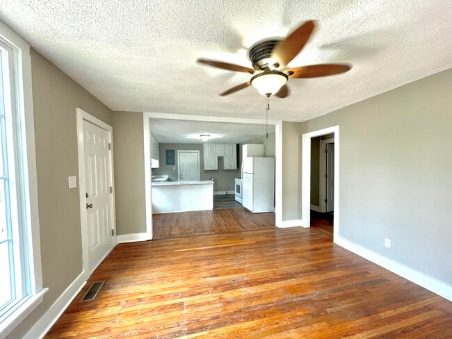 Photo - 209 Dixie Dr
