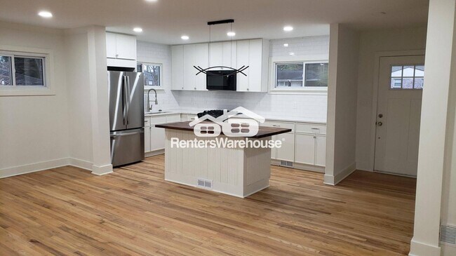 Photo - 441 Big John Trail SE