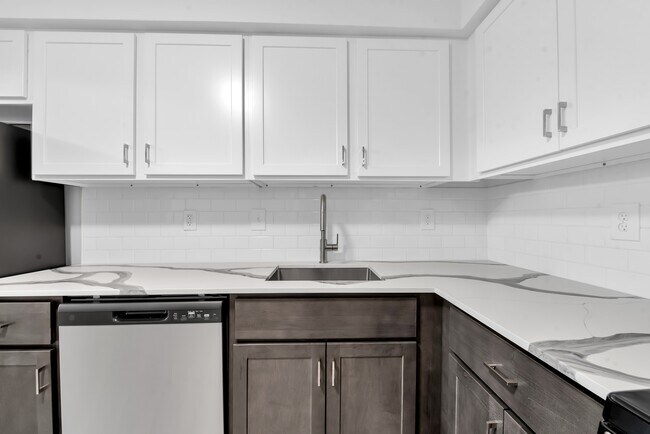 Photo - Rochester Club Apartments