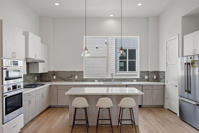 Photo - 3810 Berkman Dr