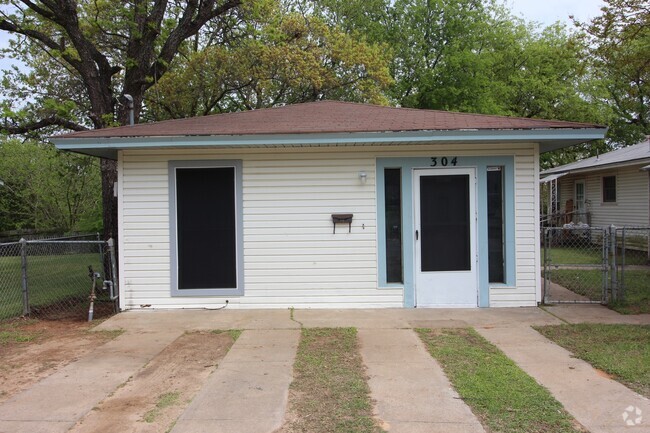 Building Photo - FOR LEASE! 1 BR - 1 BA - Frame House in We...