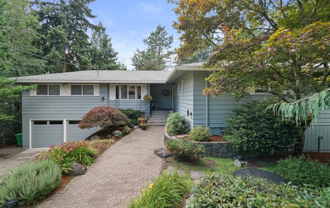 Building Photo - 4625 SW 42nd Pl