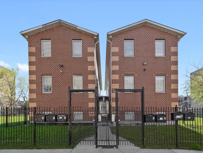 Photo - 6139 S King Dr Unidad 1 Rental