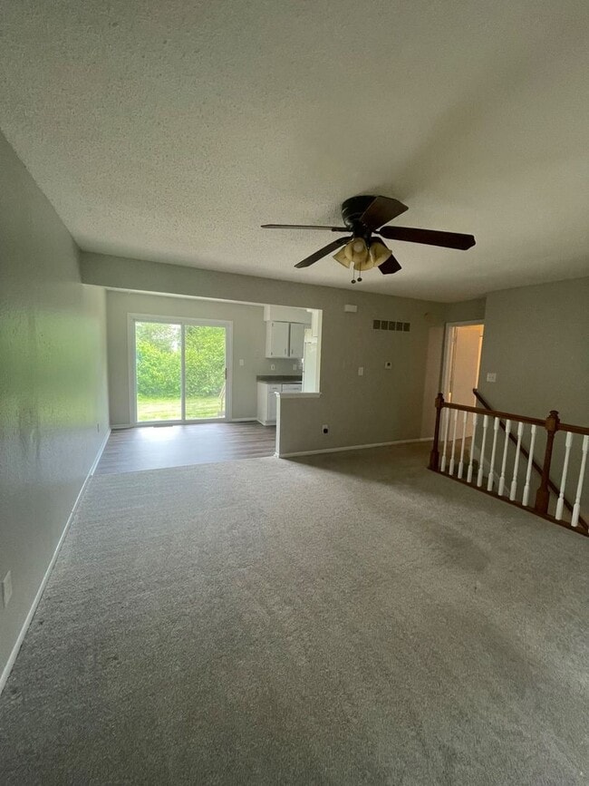 Building Photo - 409 NE Westwind Dr Unit 409 A NE Westwind Dr. Rental