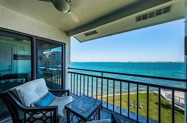 Building Photo - 6265 Sun Blvd Unit 309