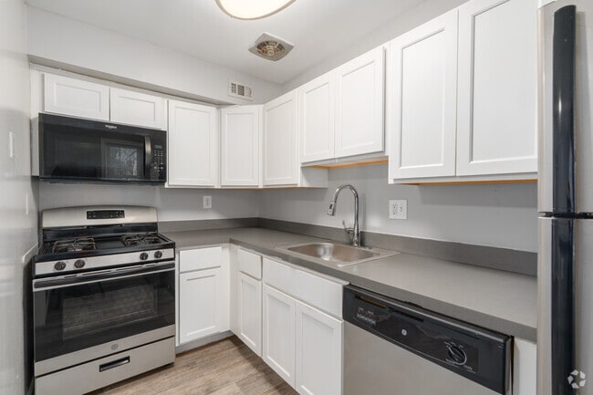 2BR, 1BA - 841SF - Kitchen - Tacony Crossing