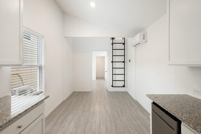 Photo - 7731 Elm Bend